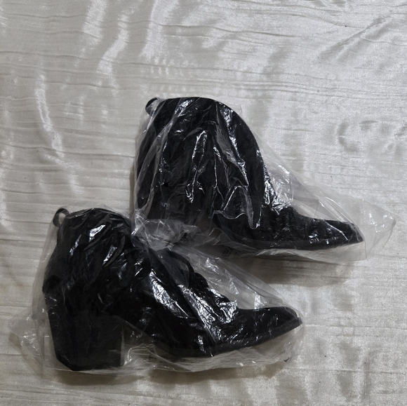 Coconuts by Matisse Black Faux Suede Fringe Booties Size 8 - Picture 8 of 8